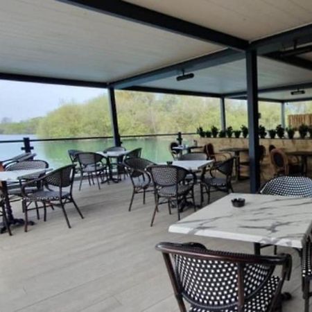 Tranquil 6 Berth Luxury Holiday Home Chichester Bagian luar foto