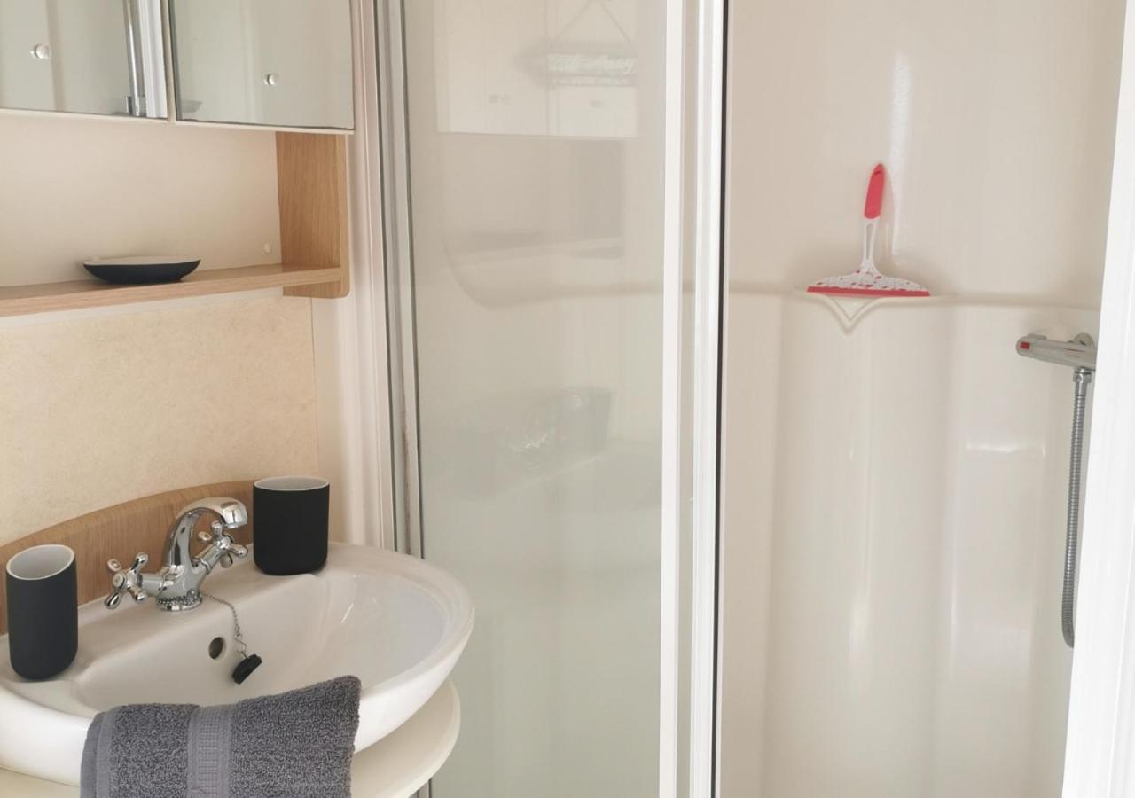 Tranquil 6 Berth Luxury Holiday Home Chichester Bagian luar foto