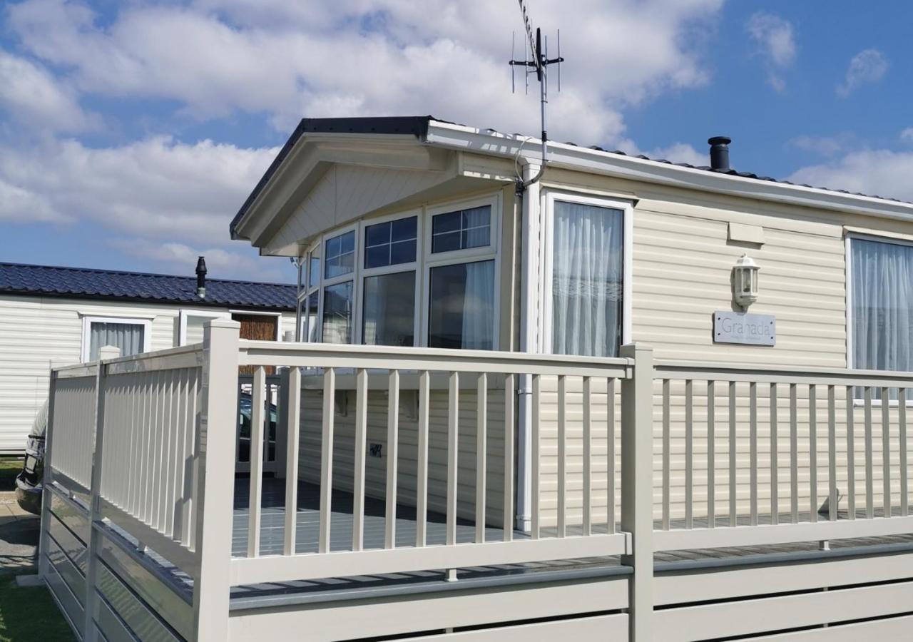 Tranquil 6 Berth Luxury Holiday Home Chichester Bagian luar foto