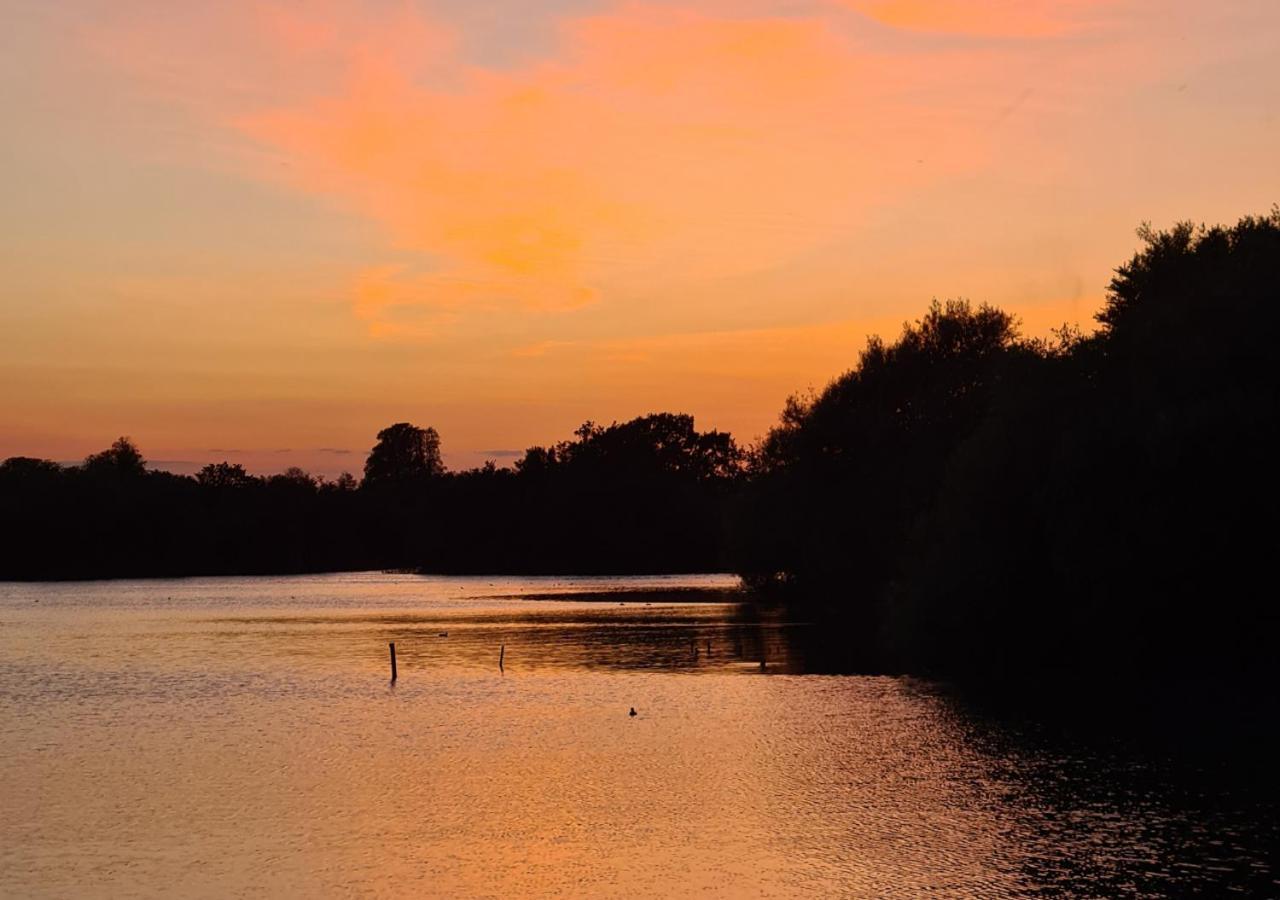 Tranquil 6 Berth Luxury Holiday Home Chichester Bagian luar foto