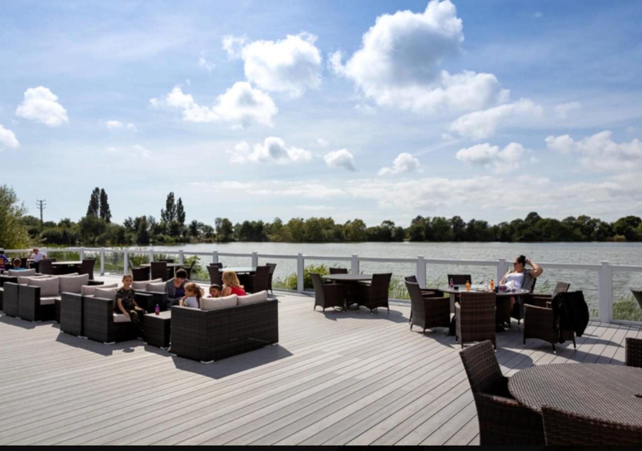 Tranquil 6 Berth Luxury Holiday Home Chichester Bagian luar foto
