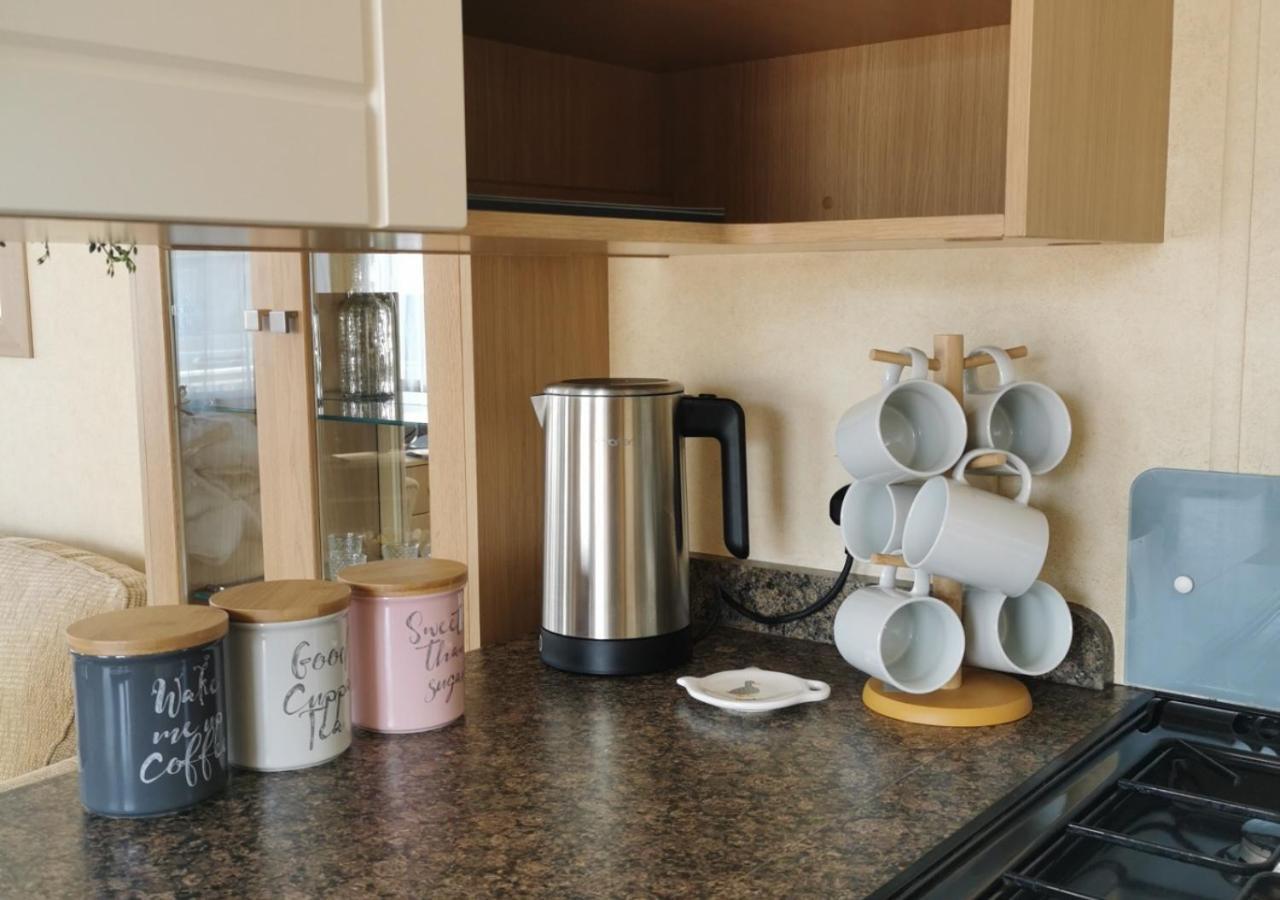 Tranquil 6 Berth Luxury Holiday Home Chichester Bagian luar foto