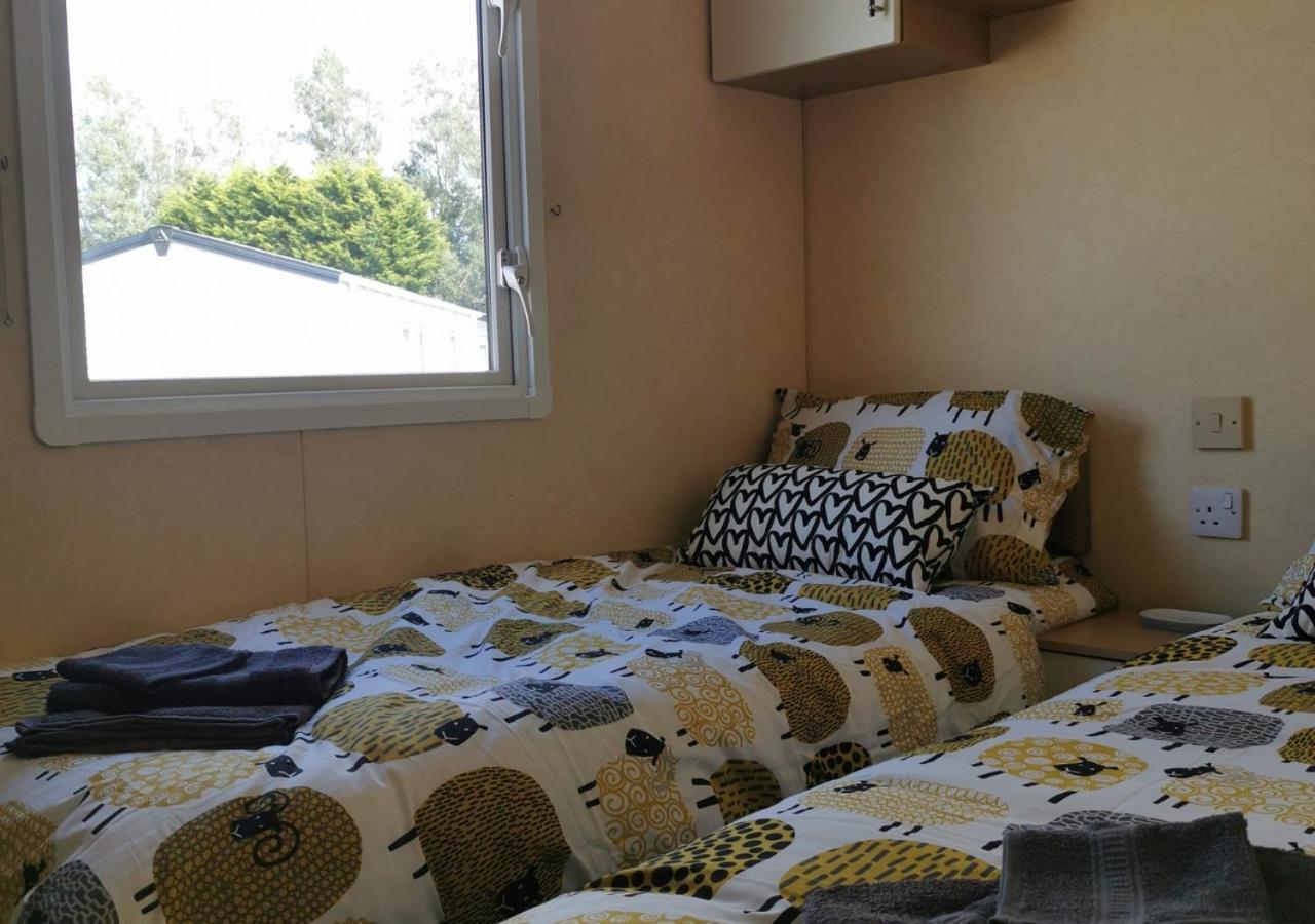 Tranquil 6 Berth Luxury Holiday Home Chichester Bagian luar foto