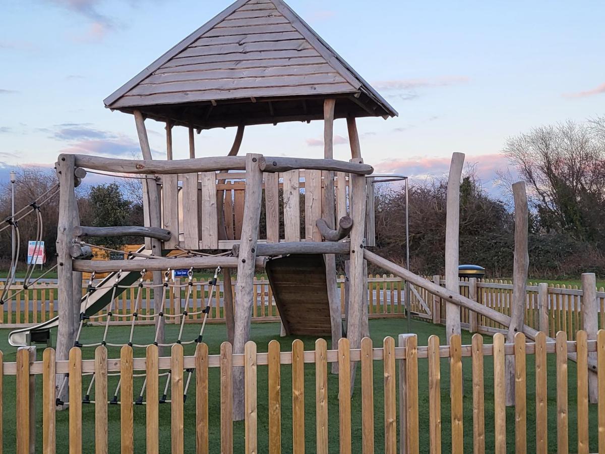 Tranquil 6 Berth Luxury Holiday Home Chichester Bagian luar foto
